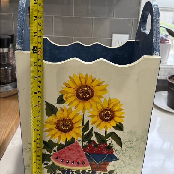 Cute Cottage Core Hand Painted Magazine Rack Holder - Picture 6 of 6